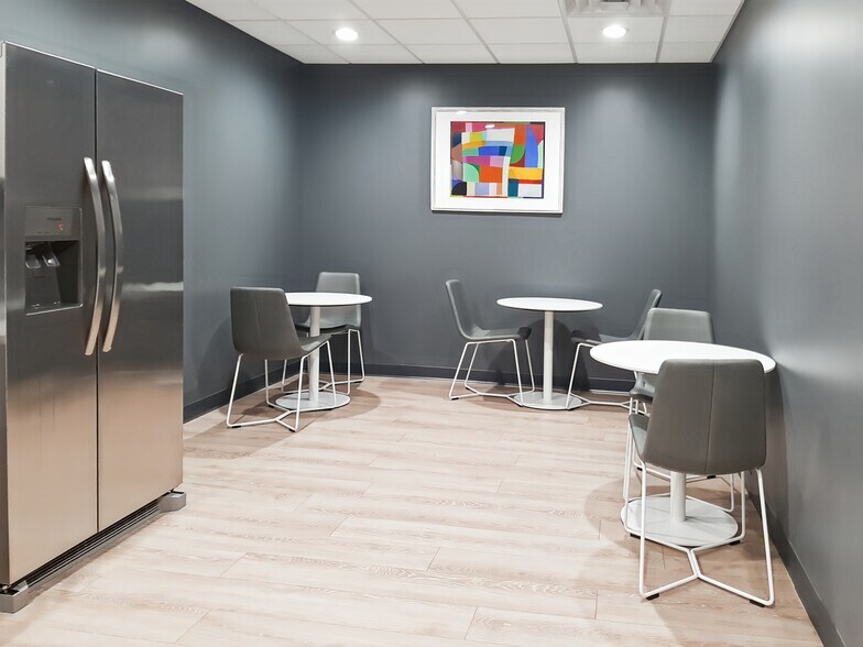 More Photos Of 8633-8799 N Port Washington Rd, Fox Point Coworking Space