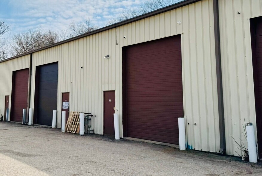 More Photos Of 100 Bellows St, Warwick Warehouse For Lease