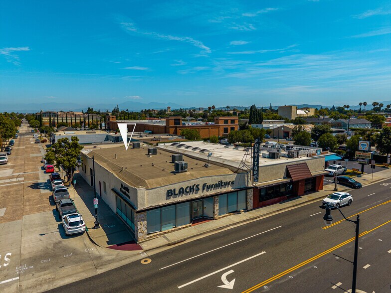 More Photos Of 335 W Chapman Ave, Orange Storefront For Lease