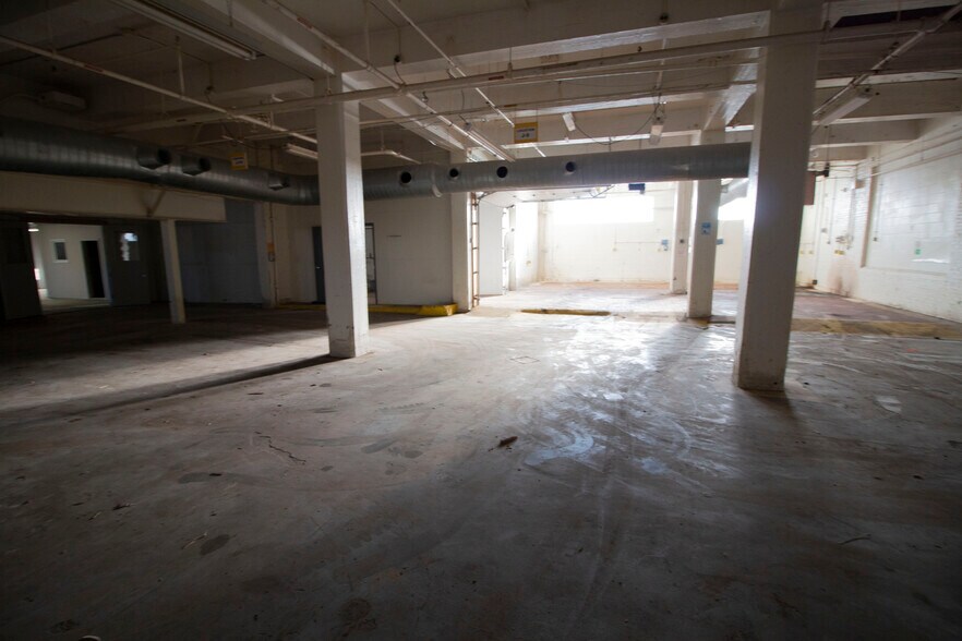 More Photos Of 126 Avenue C, Springfield Manufacturing For Sale