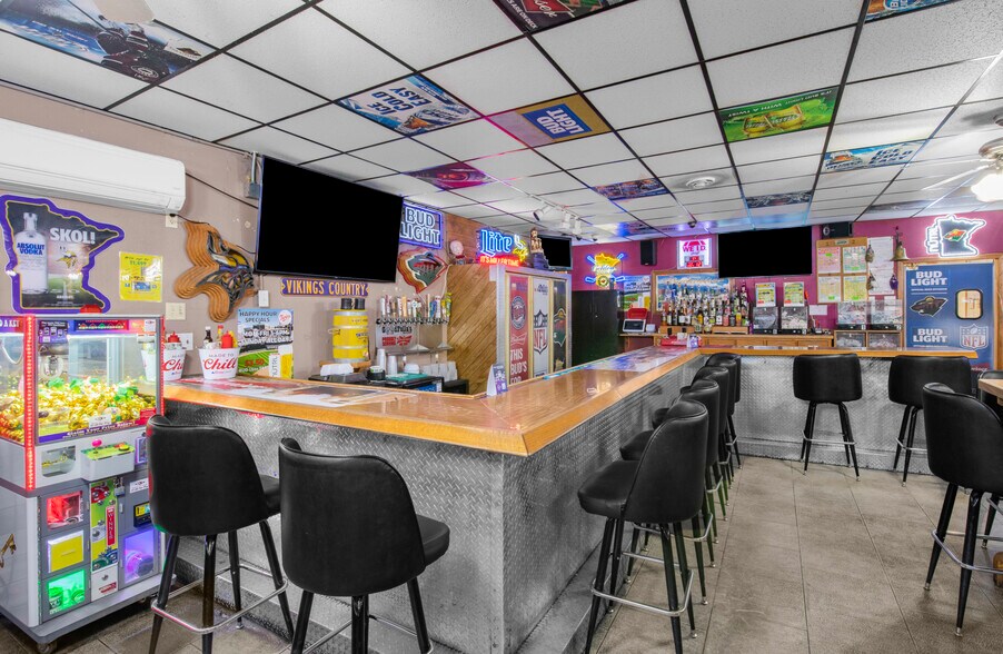 More Photos Of 14351 NE 78th St, Foley Restaurant For Sale