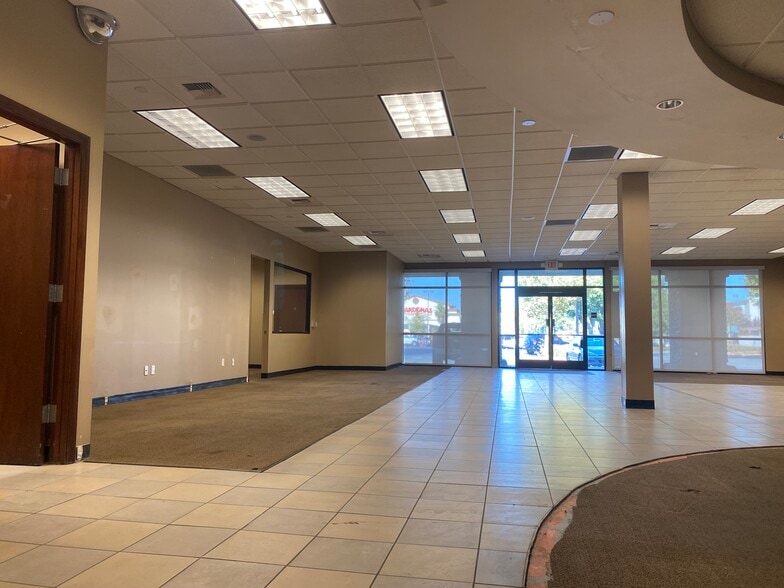 More Photos Of 2136 Railroad Ave, Pittsburg Bank For Lease