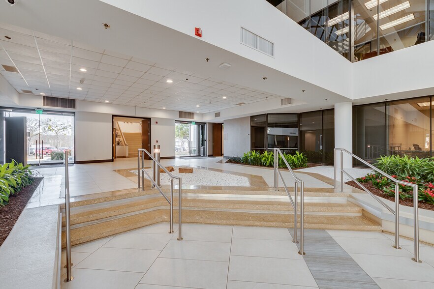 More Photos Of 800 E Campbell Rd, Richardson Office For Lease