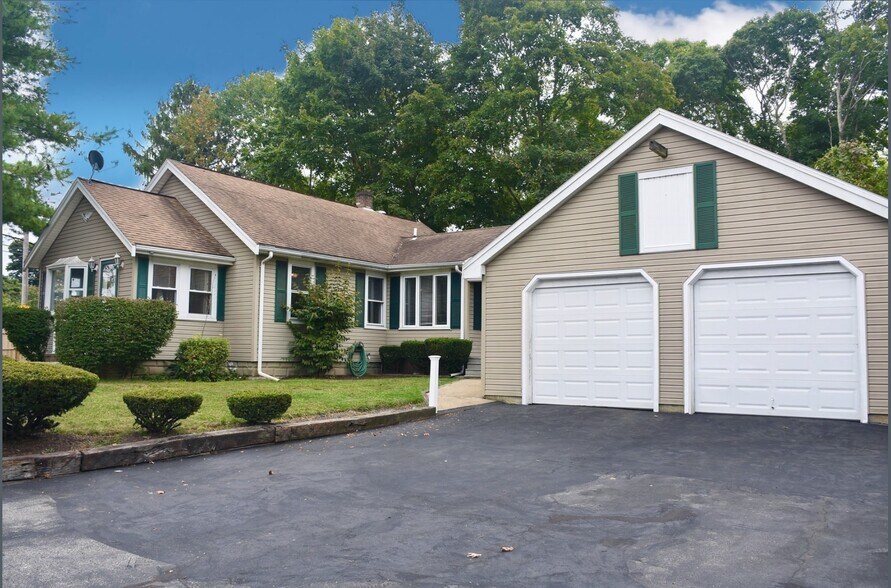 More Photos Of 2567 Cranberry Hwy, Wareham General Retail For Sale