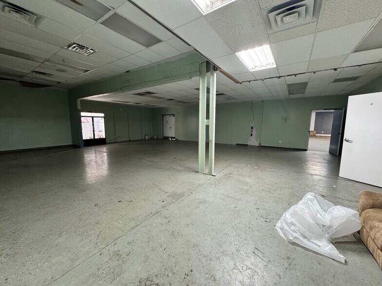 More Photos Of 421 N Gilmer Ave, Lanett General Retail For Sale