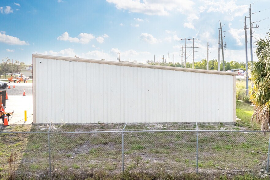 More Photos Of 16591 Gator Rd, Fort Myers Industrial For Sale