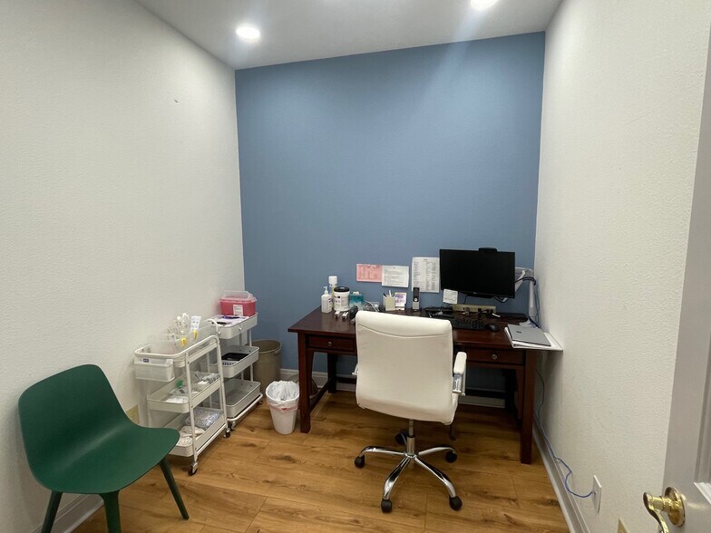 More Photos Of 1912 W 35th St, Austin Medical For Lease