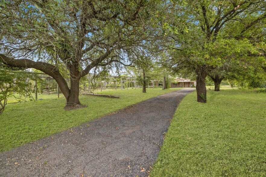 More Photos Of 3220 Farm-To-Market 2086, Temple Distribution For Lease