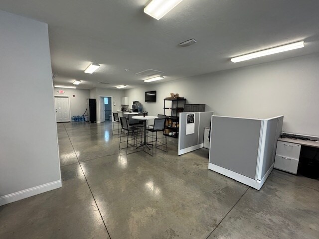 More Photos Of 685 South St, Wrentham Unknown For Lease