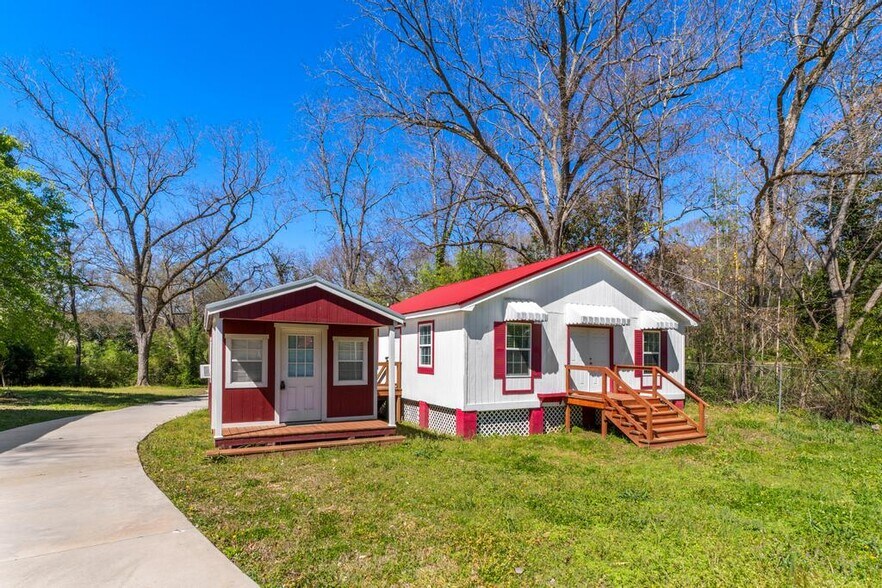 More Photos Of 450 S Oak St, Jackson Storefront Retail Office For Sale