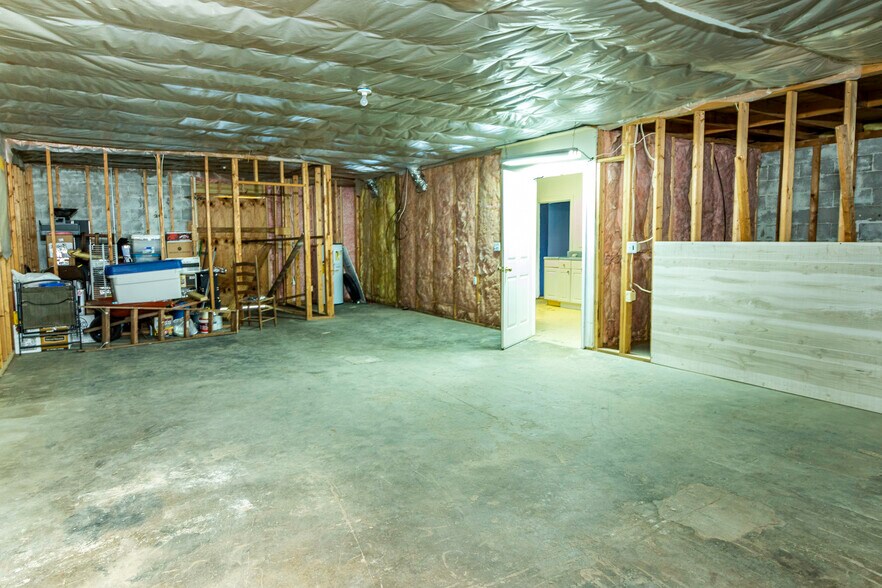 More Photos Of 124 Chestnut St, Pulaski General Retail For Sale