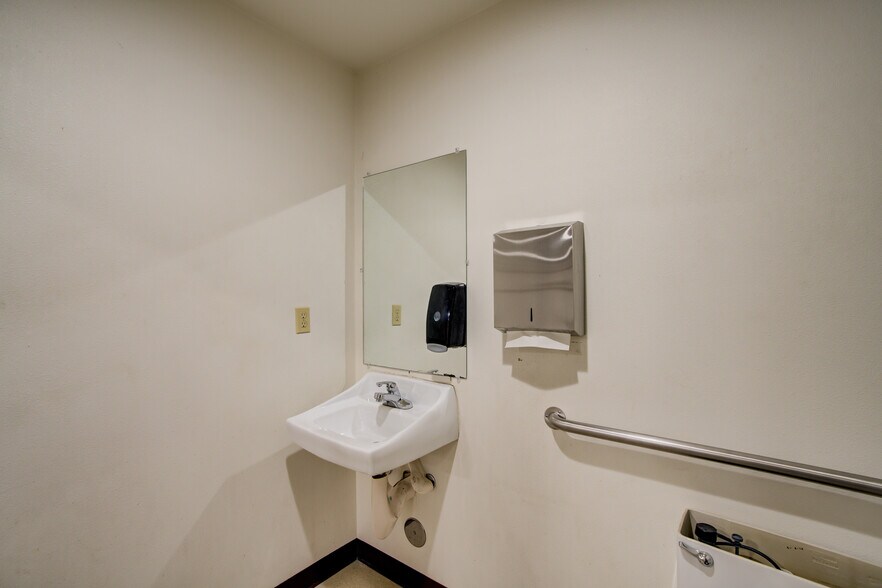 More Photos Of 5739 Observation Ct, Colorado Springs Warehouse For Lease