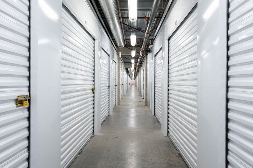 More Photos Of 960-1000 N Main St, Los Angeles Self Storage For Sale