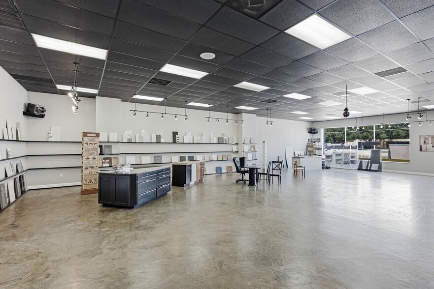 More Photos Of 2205 E Edgewood Dr, Lakeland Freestanding For Lease