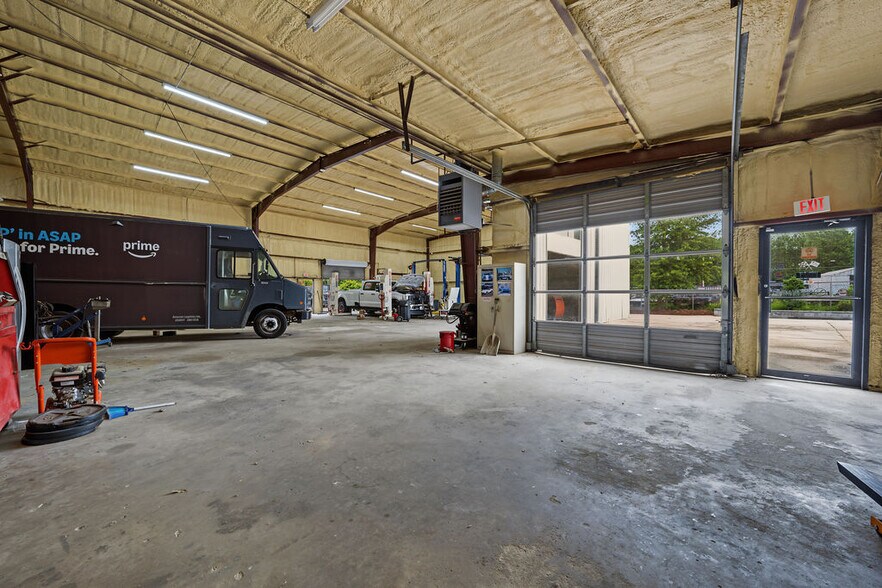 More Photos Of 957 Highway 85 S, Fayetteville Auto Dealership For Sale