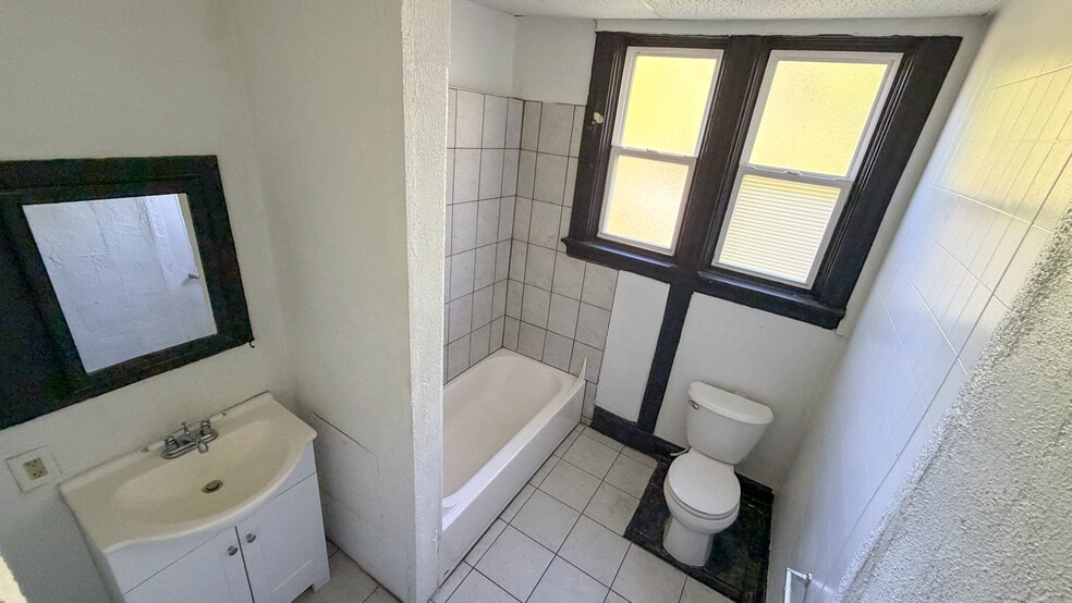 More Photos Of 278 Helen St, Cincinnati Apartments For Sale