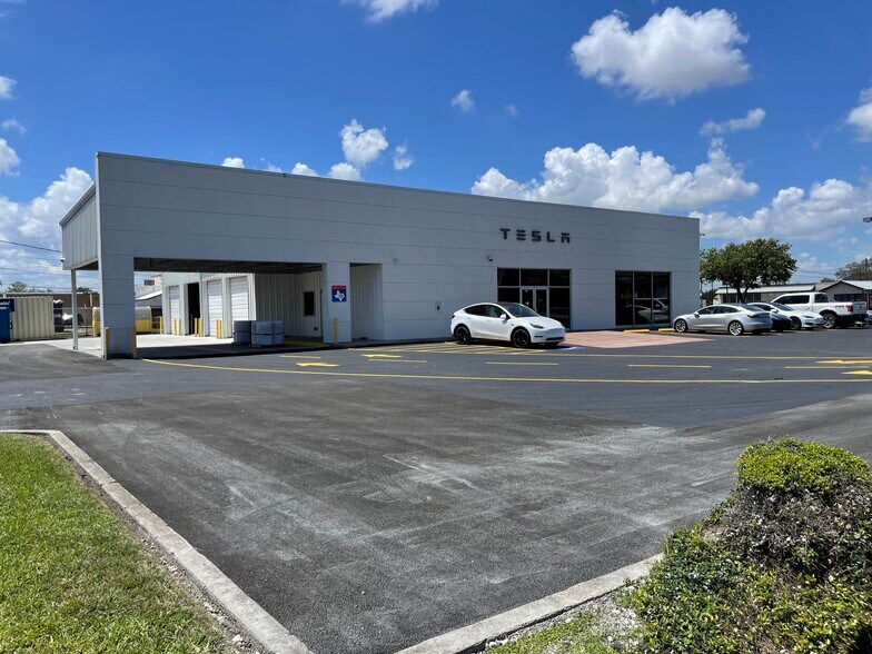 More Photos Of 3605 S Padre Island Dr, Corpus Christi Auto Dealership For Sale