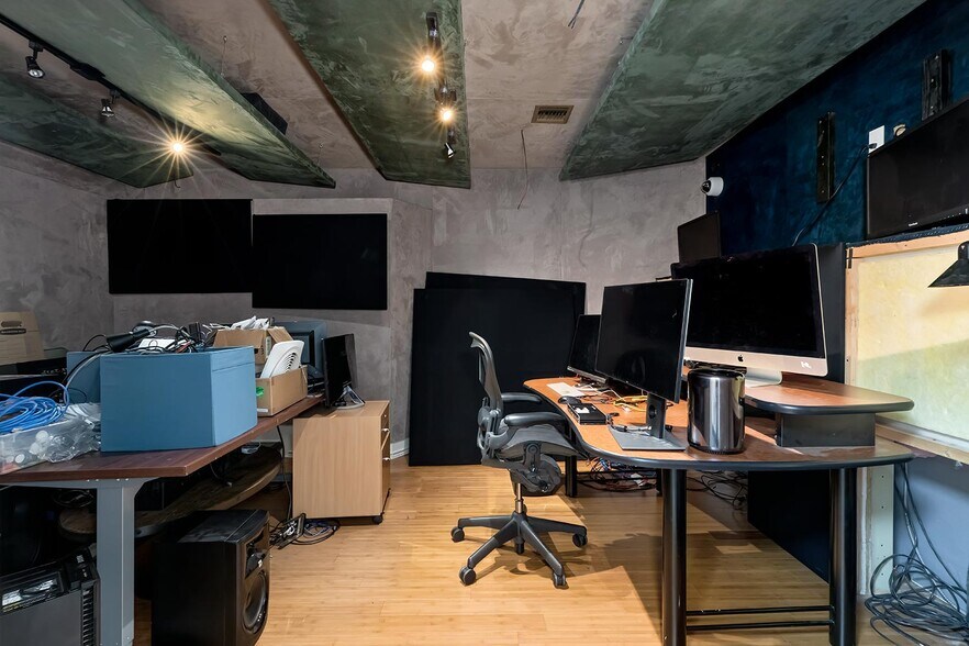 More Photos Of 3361-3365 Barham Blvd, Los Angeles Loft Creative Space For Lease
