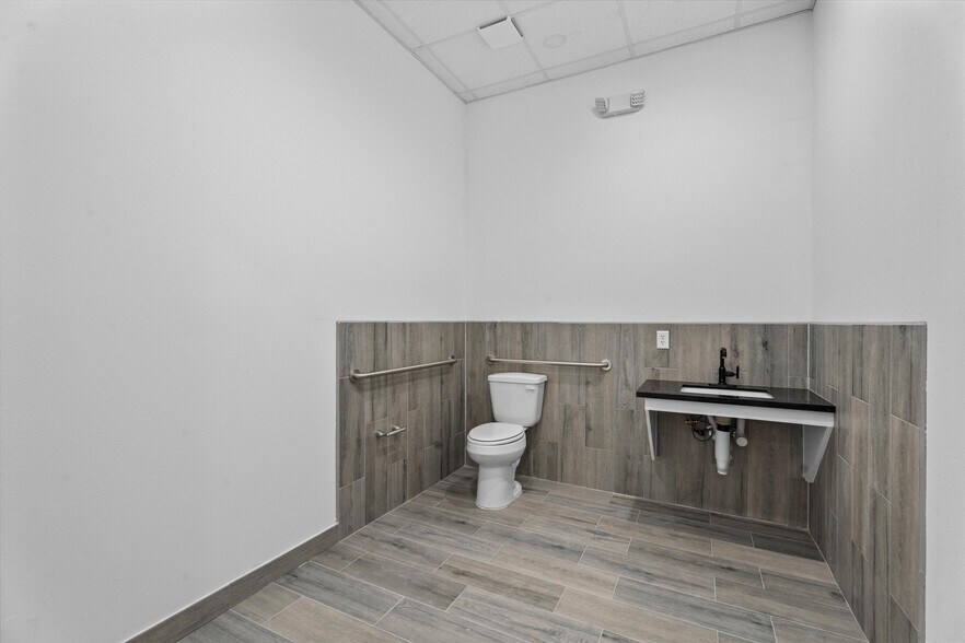 More Photos Of 26605 Cook Field Rd, Katy Light Distribution For Lease