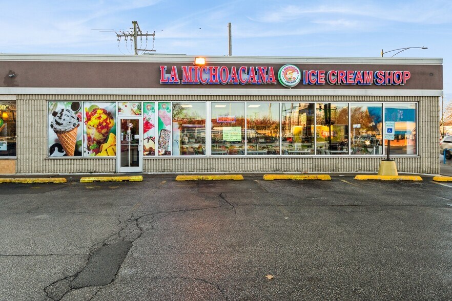 More Photos Of 2341-2357 W Howard St, Chicago Storefront For Sale