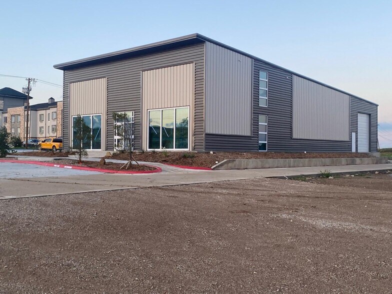 Primary Photo Of 109 Carl Kessler Blvd, Mineral Wells Showroom For Lease