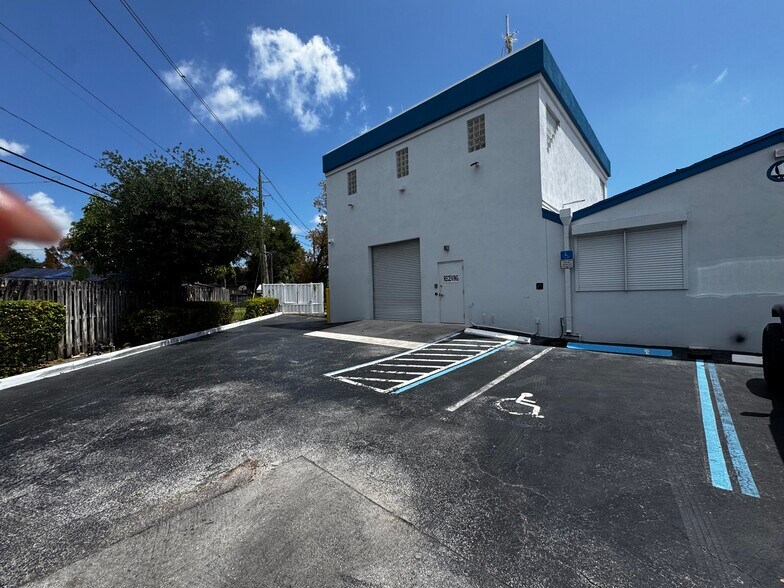 More Photos Of 6151 Pembroke Rd, Hollywood Freestanding For Lease