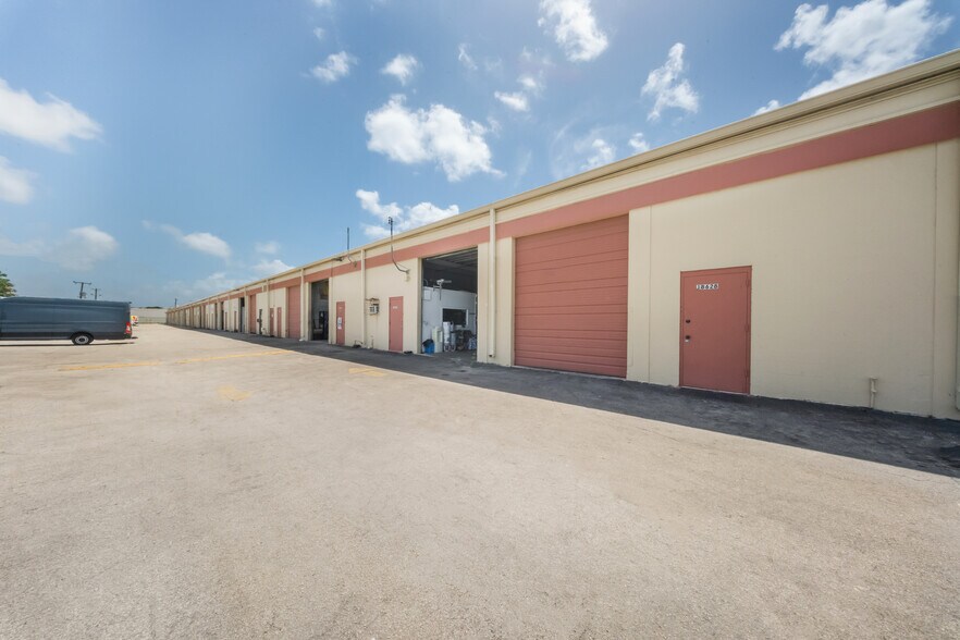 More Photos Of 18625-18753 SW 105th Pl, Cutler Bay Warehouse For Lease
