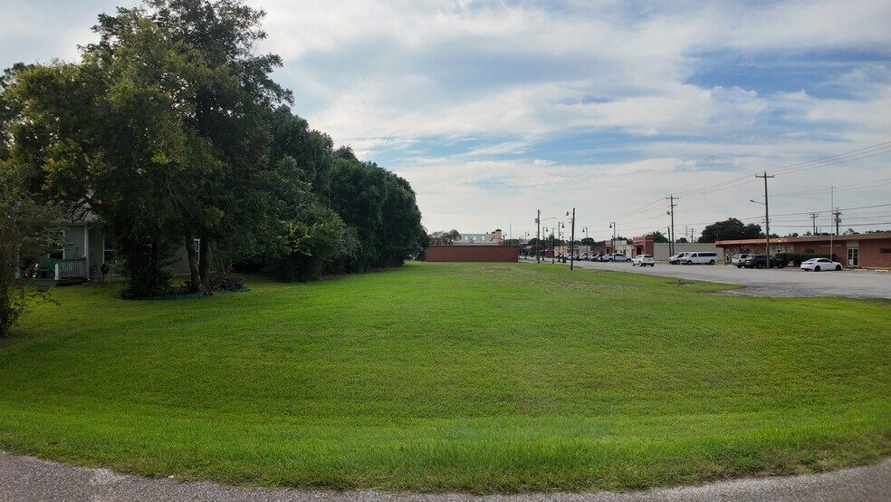 More Photos Of 322 Laurel St, La Marque Freestanding For Sale
