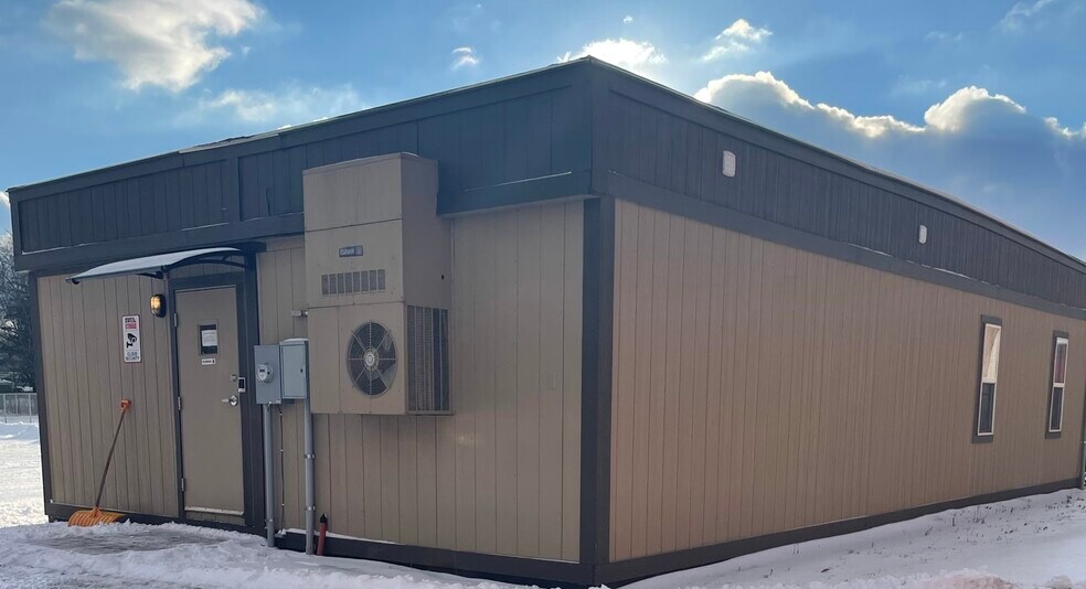 More Photos Of 247 Monroe St N, Hudson Industrial For Sale