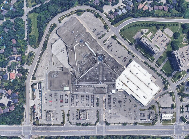 More Photos Of 2225 Erin Mills Pky, Mississauga Storefront For Lease