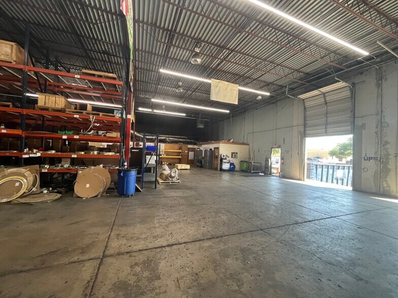 More Photos Of 4130-4150 Will Rogers Pky, Oklahoma City Warehouse For Lease