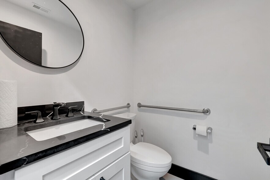 More Photos Of 705 Bond Way, Delray Beach Showroom For Sale