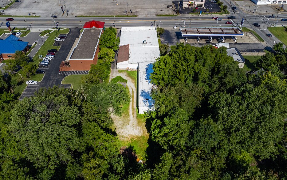 More Photos Of 10509 Dixie Hwy, Louisville Freestanding For Lease