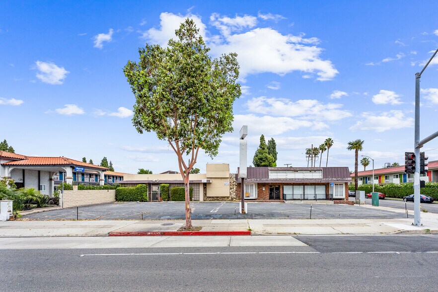 More Photos Of 2180-2184 S Harbor Blvd, Anaheim Freestanding For Sale