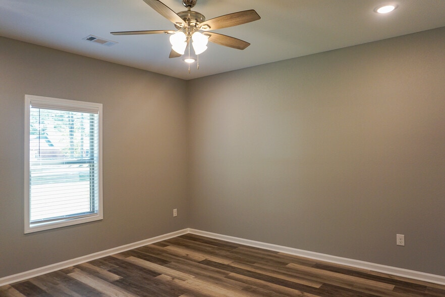 More Photos Of 404 W Matthews St, Brookland Apartments For Sale