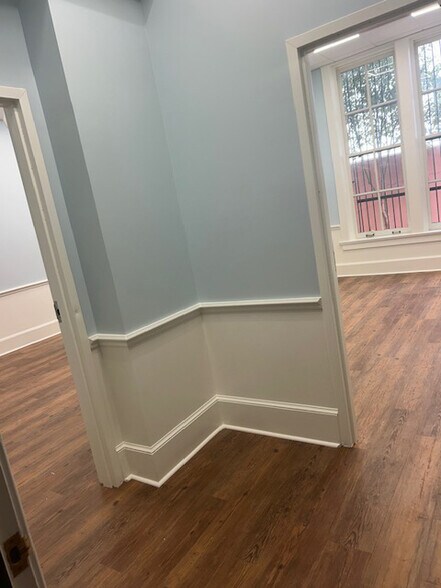 More Photos Of 68 St Francis St, Mobile Office For Lease