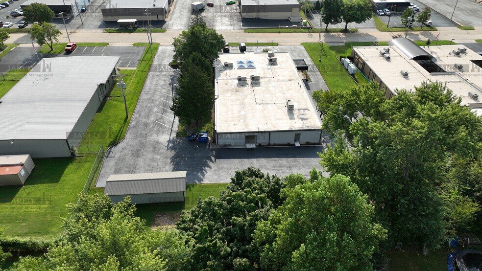 More Photos Of 509 S Union Ave, Springfield Light Distribution For Sale