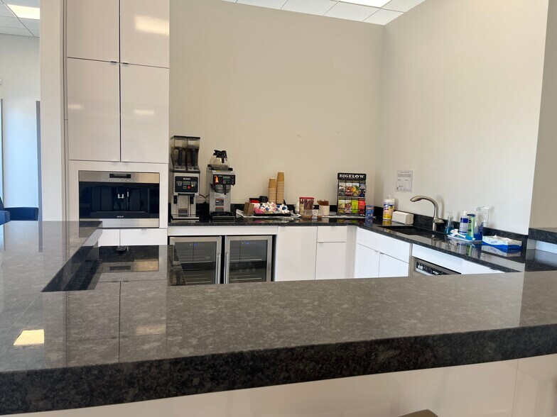 More Photos Of 7168 Pearl Rd, Middleburg Heights Freestanding For Sale