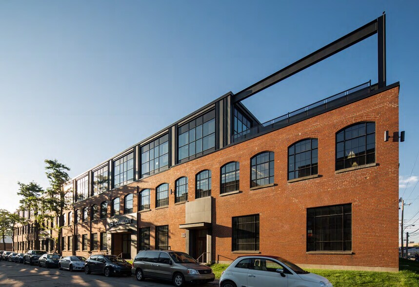 More Photos Of 7236-7262 Rue Marconi, Montréal Office For Lease