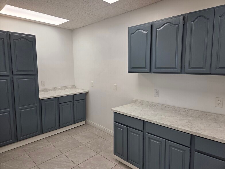 More Photos Of 35 S Main St, Winchester Office Residential For Lease