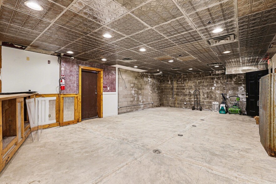 More Photos Of 171 Lawrence St, Central City Storefront For Sale