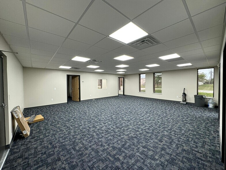 More Photos Of 340 Executive Dr, Troy Warehouse For Lease