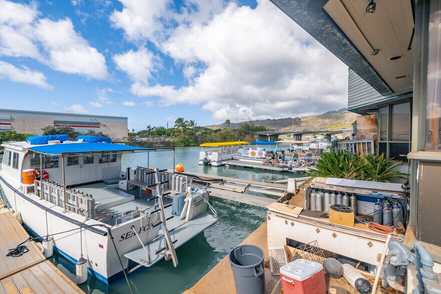 More Photos Of 377 Keahole St, Honolulu General Retail For Sale