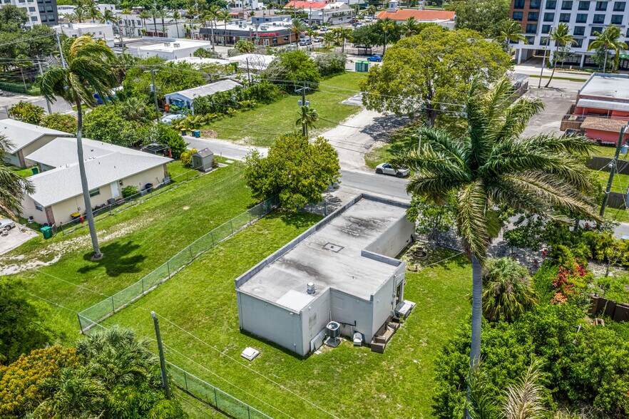 More Photos Of 126 NE 1st Ave, Dania Beach Office For Sale
