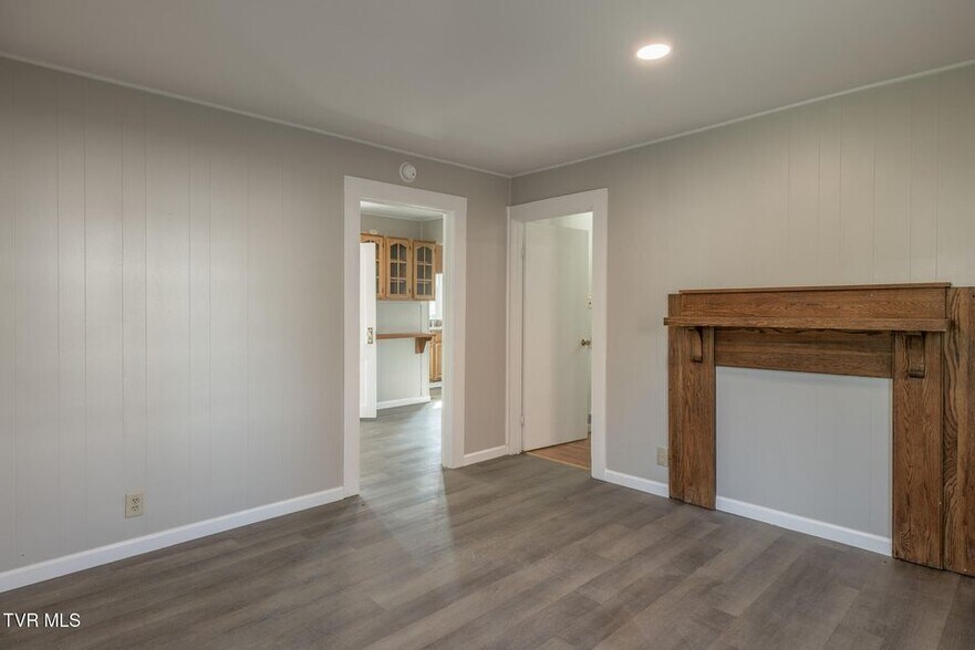 More Photos Of 457 E Bernard Ave, Greeneville General Retail For Sale