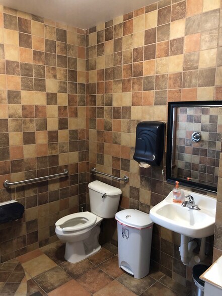 More Photos Of 23 Forry St, Newark Office Residential For Lease