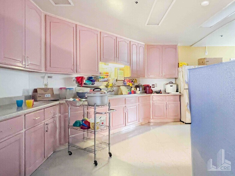 More Photos Of 1011 7th Ave, Oakland Daycare Center For Sale