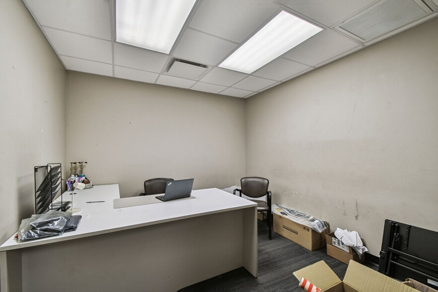 More Photos Of 4811 W Sligh Ave, Tampa Warehouse For Sale