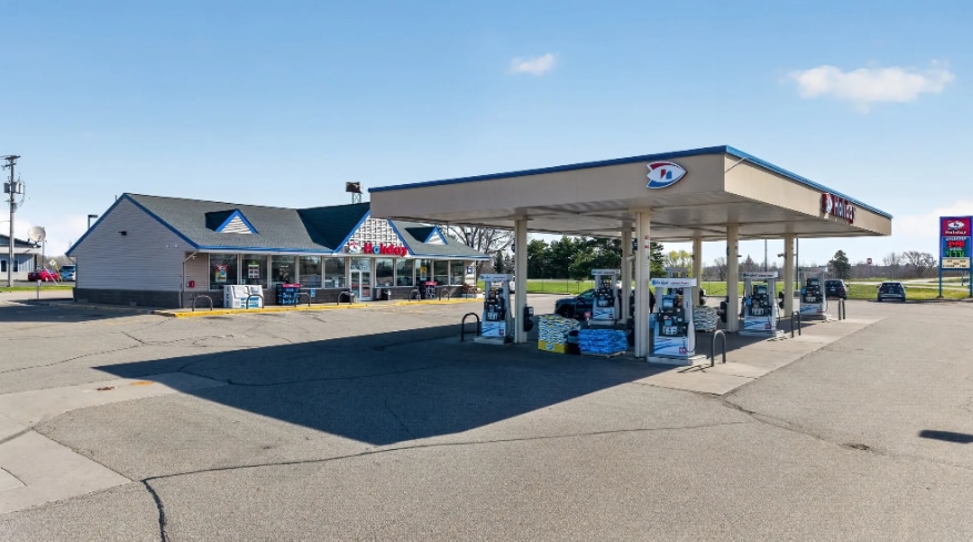 Primary Photo Of 1423 2nd St N, Sauk Rapids Convenience Store For Sale