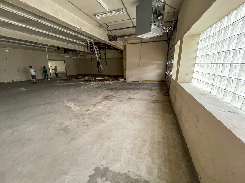 More Photos Of 1002 Chartiers Ave, McKees Rocks Warehouse For Sale